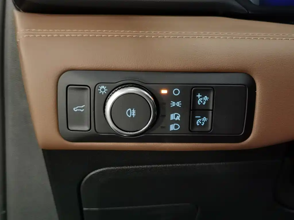 Ford Explorer — миниатюра 21