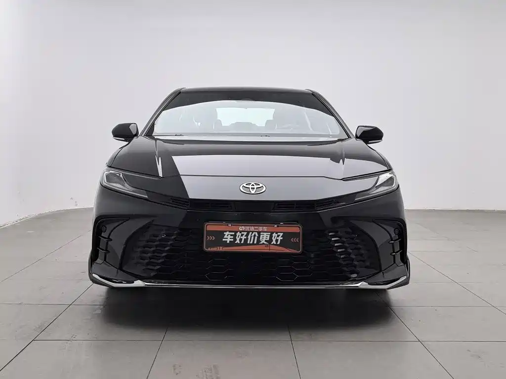 Toyota Camry — миниатюра 3