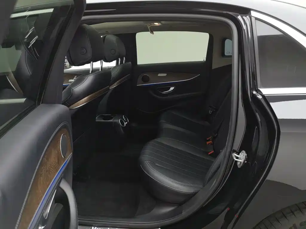 Mercedes-Benz E-Class — миниатюра 15