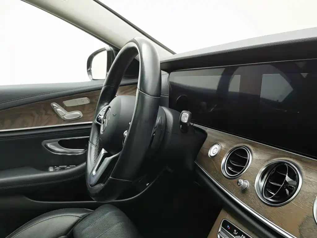 Mercedes-Benz E-Class — миниатюра 22