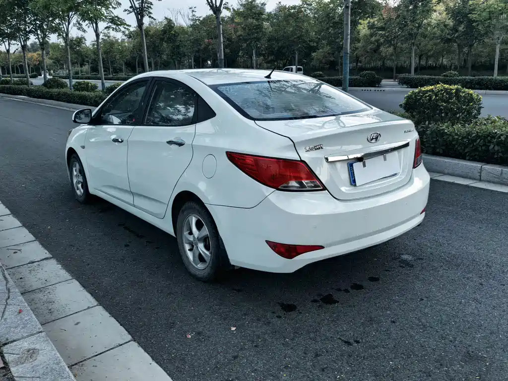 Hyundai Verna — миниатюра 6