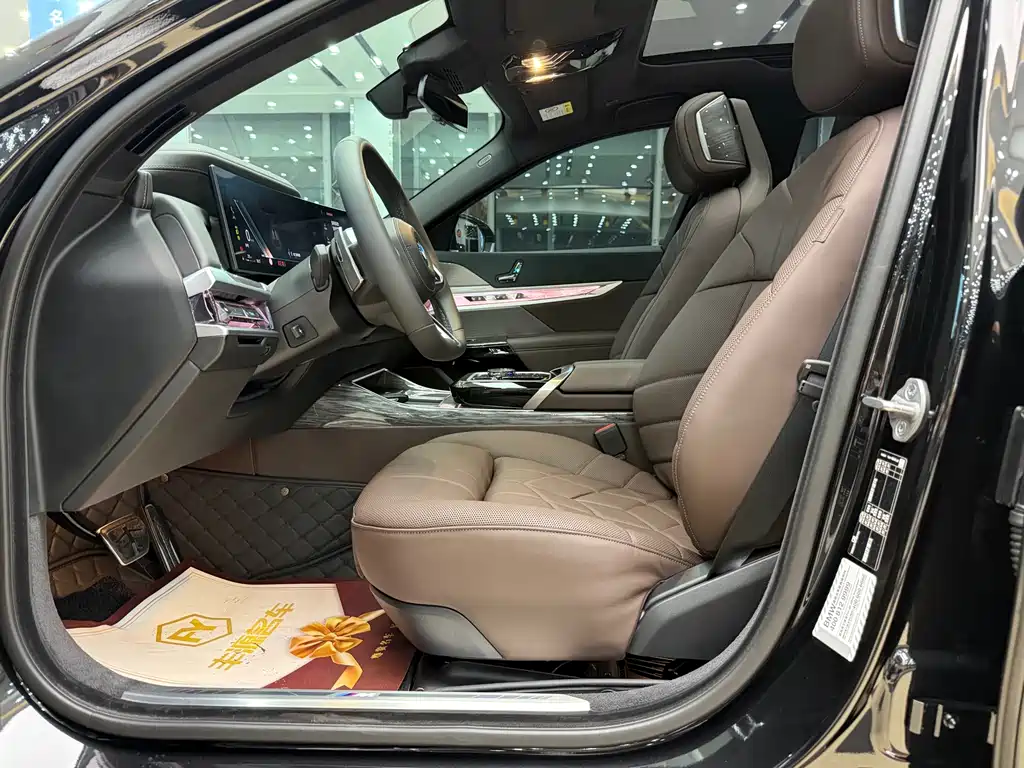 BMW 7 Series — миниатюра 4