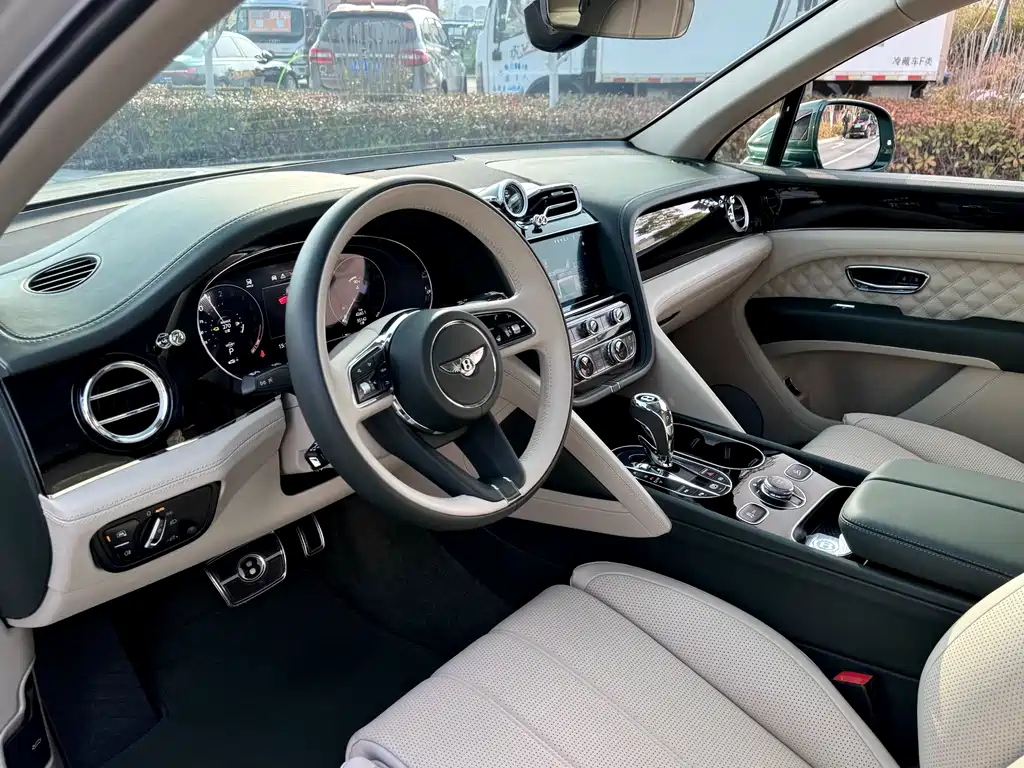 BENTLEY TIMYUE PLUG IN HYBRID