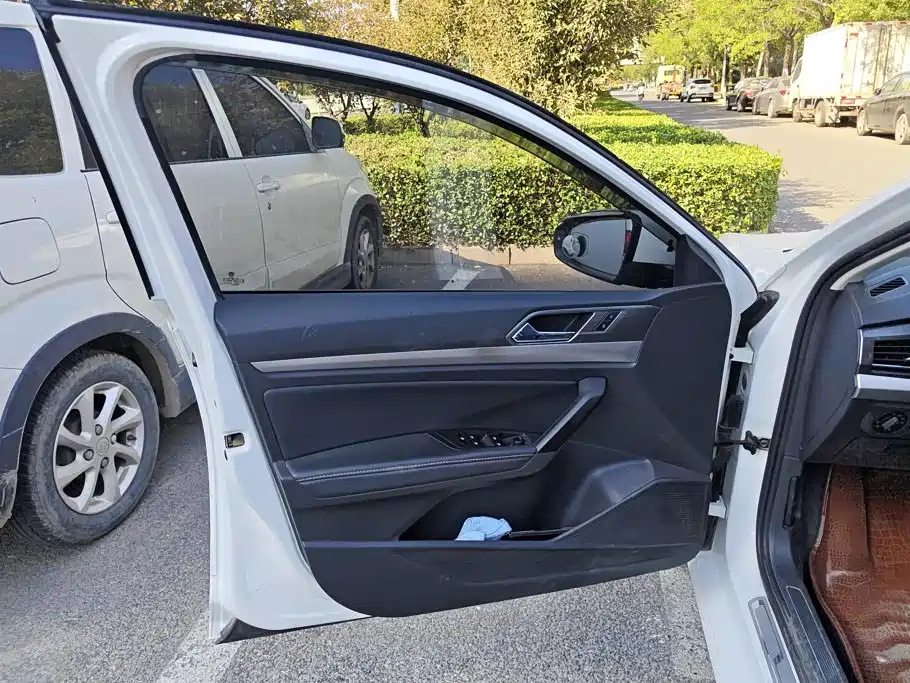 Volkswagen Lavida — миниатюра 7