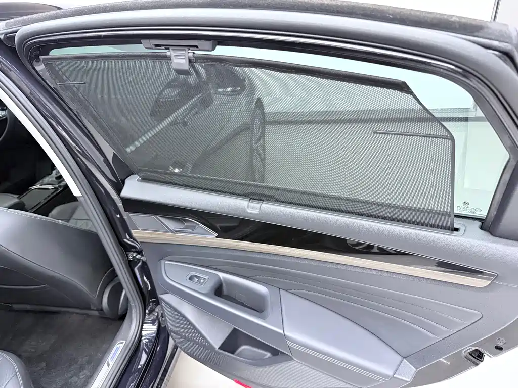 Volkswagen Passat PHEV — миниатюра 8