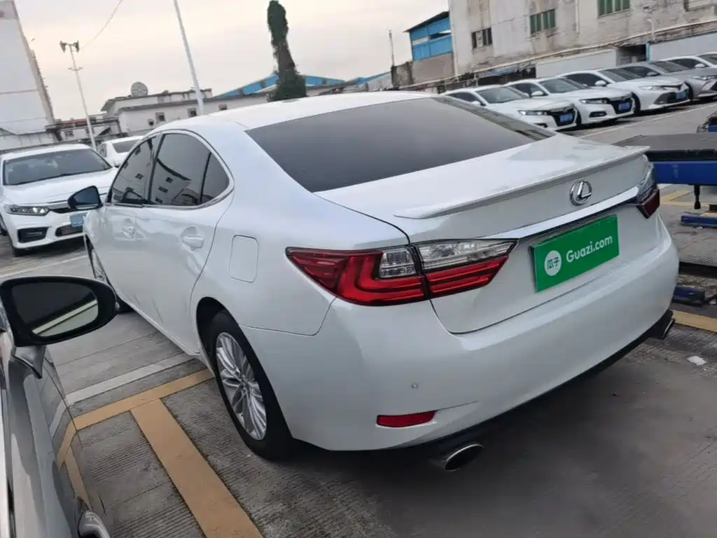 Lexus ES — миниатюра 5