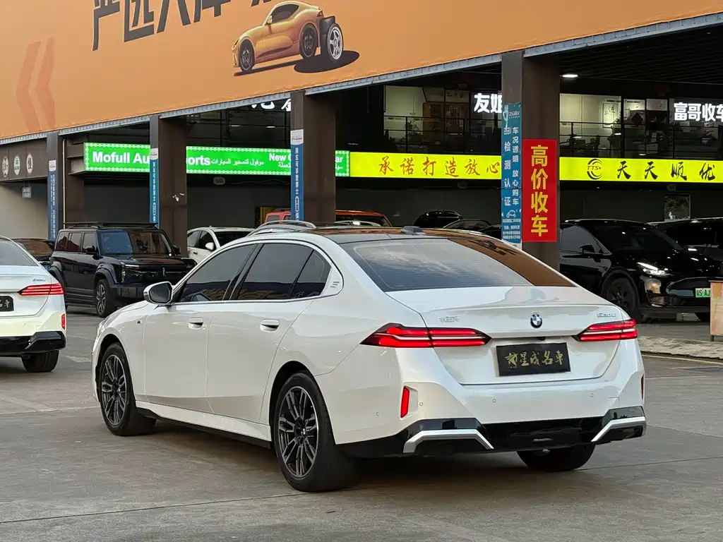 BMW 5 Series — миниатюра 20