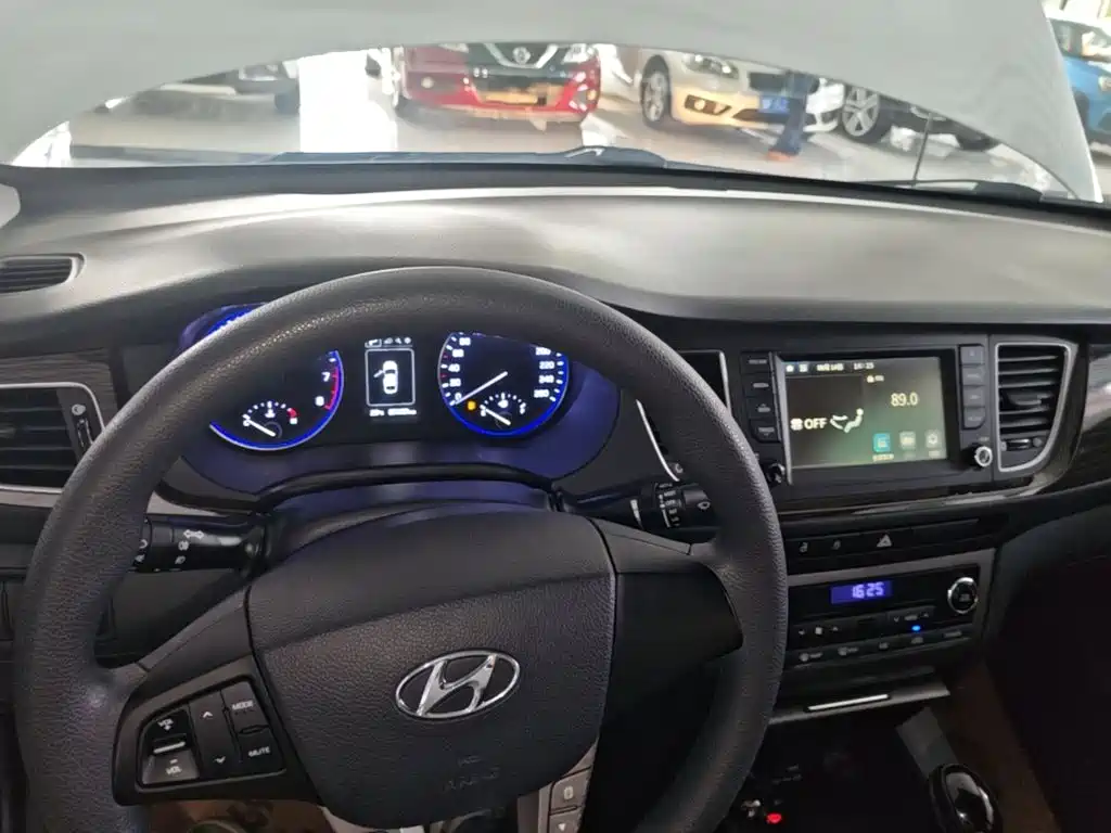 Hyundai Mistra — миниатюра 10