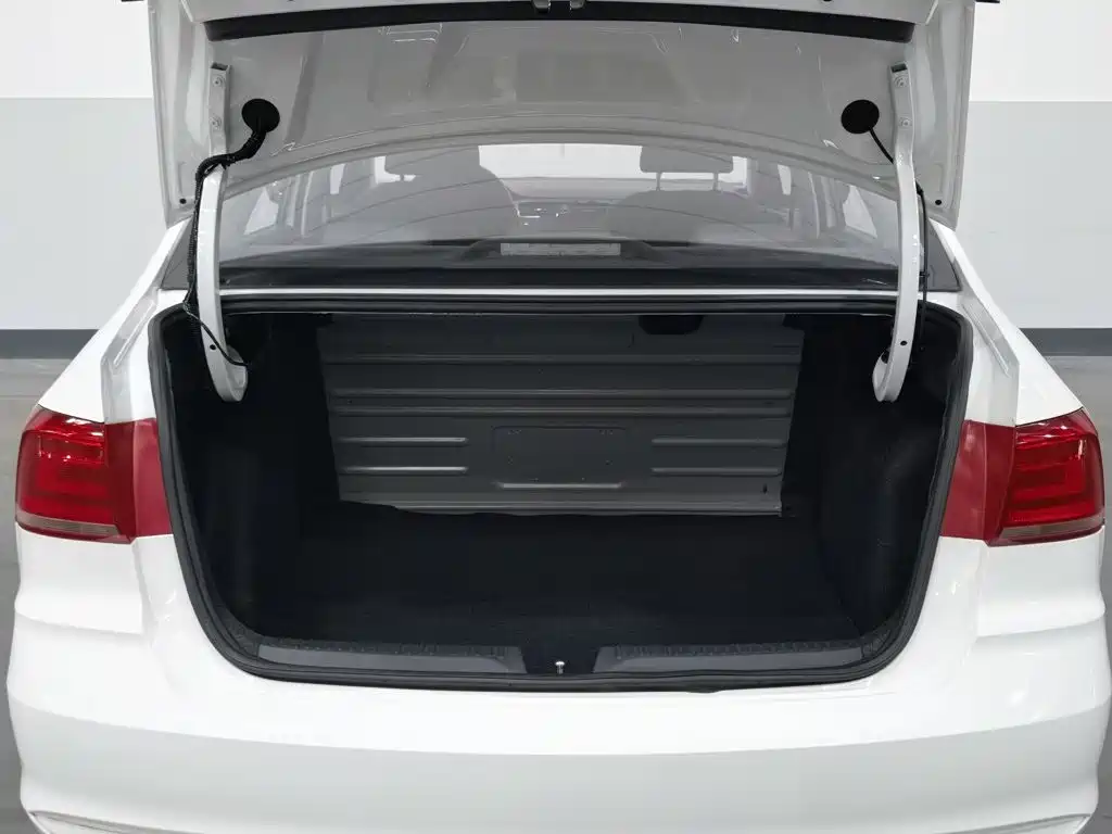 Volkswagen Santana — миниатюра 16