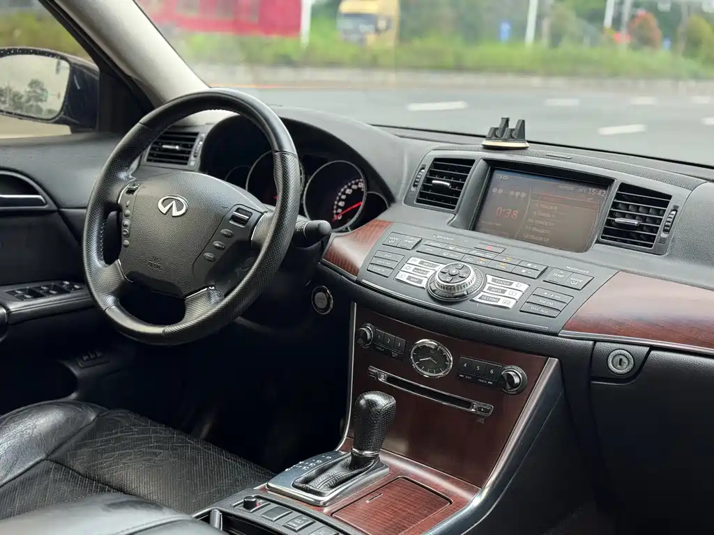 Infiniti M — миниатюра 18