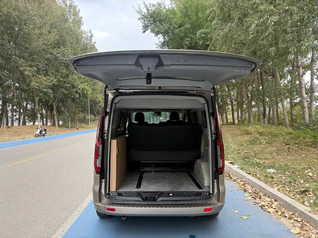 Ford Transit — миниатюра 14