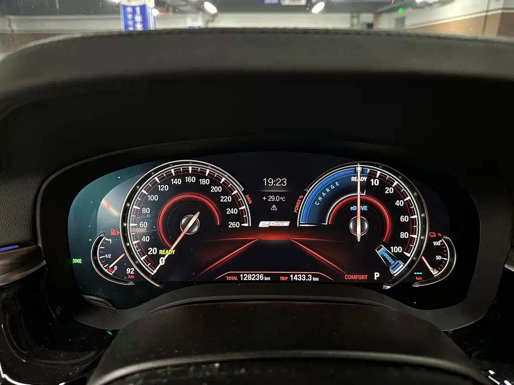 BMW 5 Series New Energy — миниатюра 9