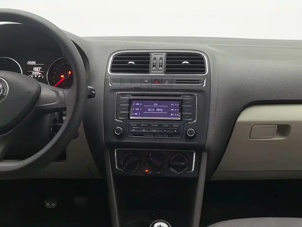 Volkswagen Polo — миниатюра 12