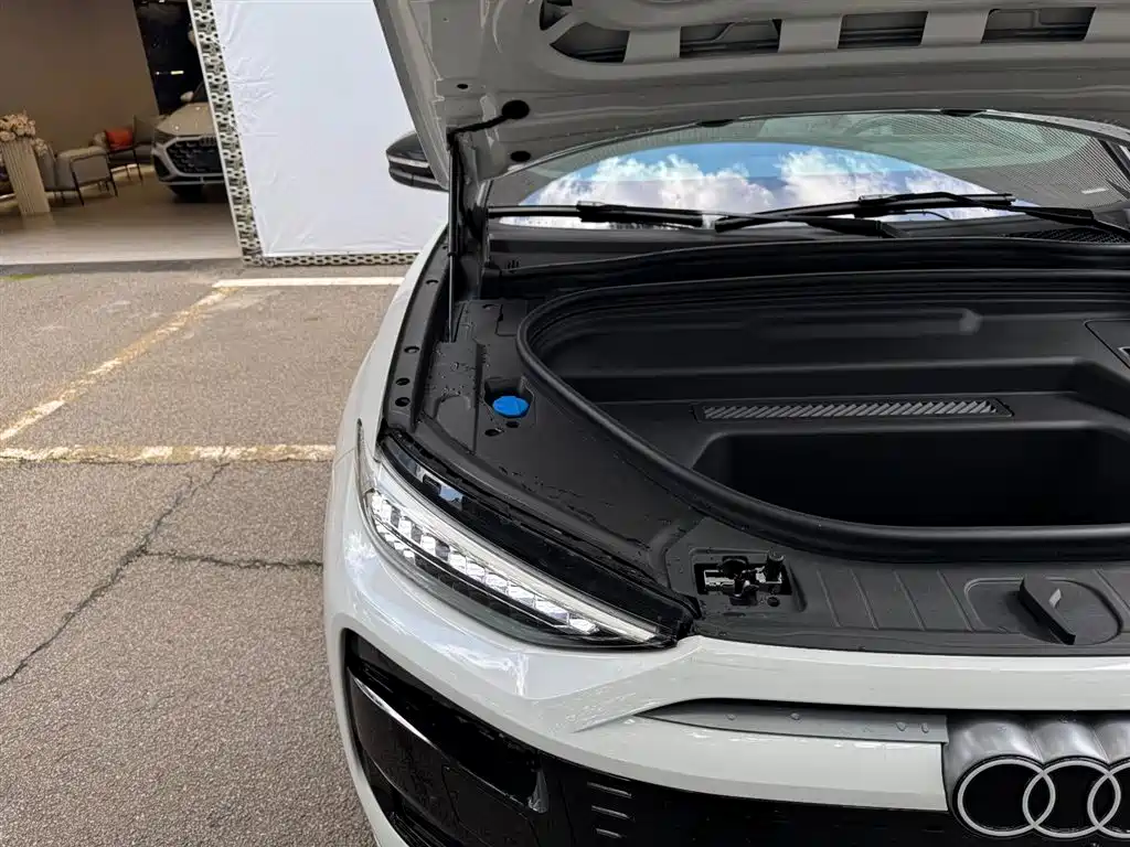 Audi Q6L e-tron