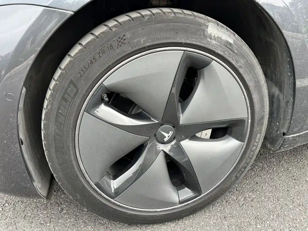 Tesla Model 3 — миниатюра 13