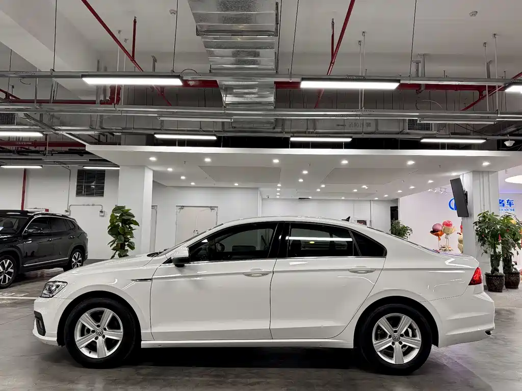 VOLKSWAGEN LINGDU
