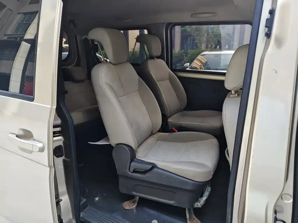 Wuling Rongguang V — миниатюра 7