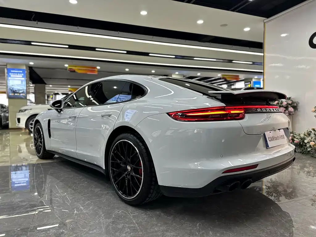 PORSCHE PANAMERA
