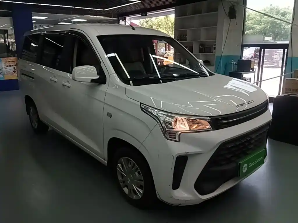 Dongfeng 380 2022 1.5L 7 мест