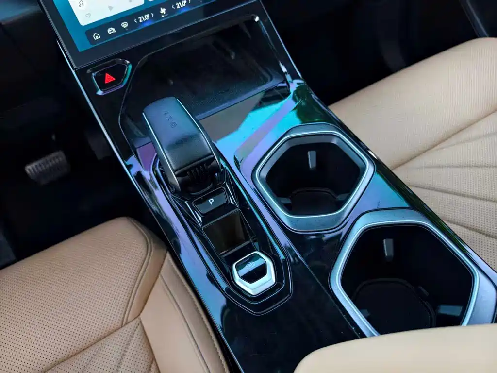 Geely Boyue L — миниатюра 9