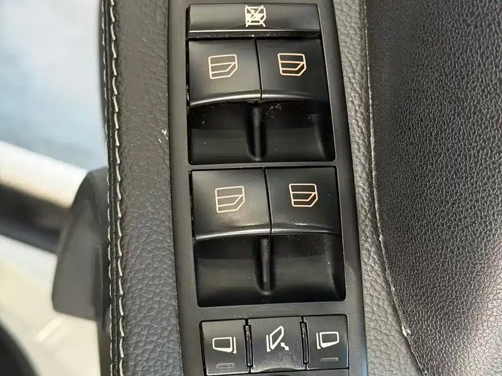 Mercedes-Benz R-Class — миниатюра 6