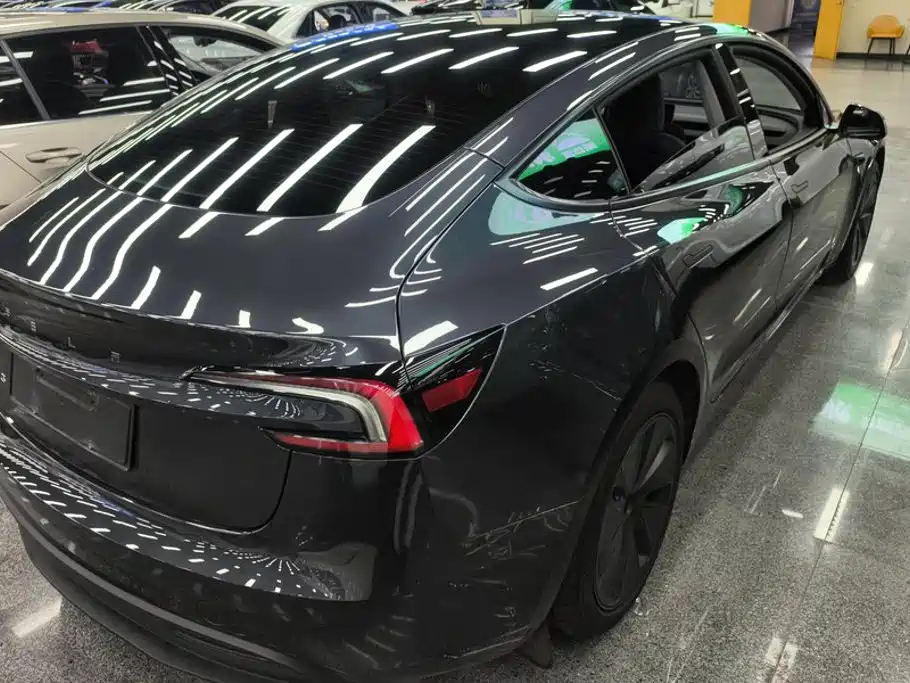 Tesla Model 3 — миниатюра 3