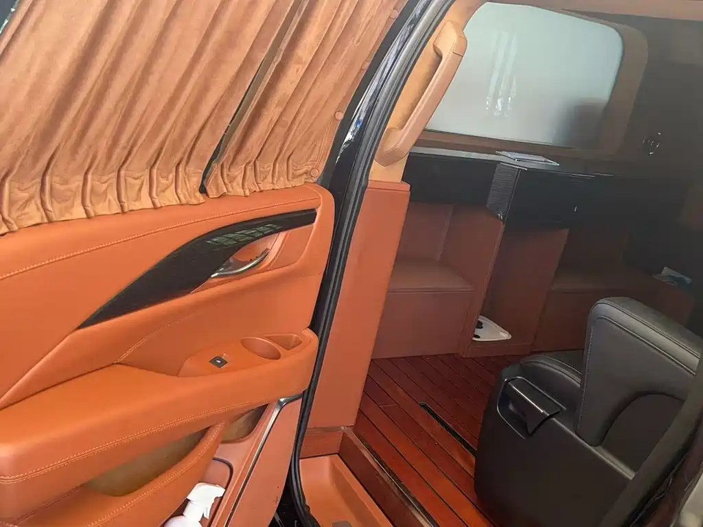 Cadillac Escalade — миниатюра 33