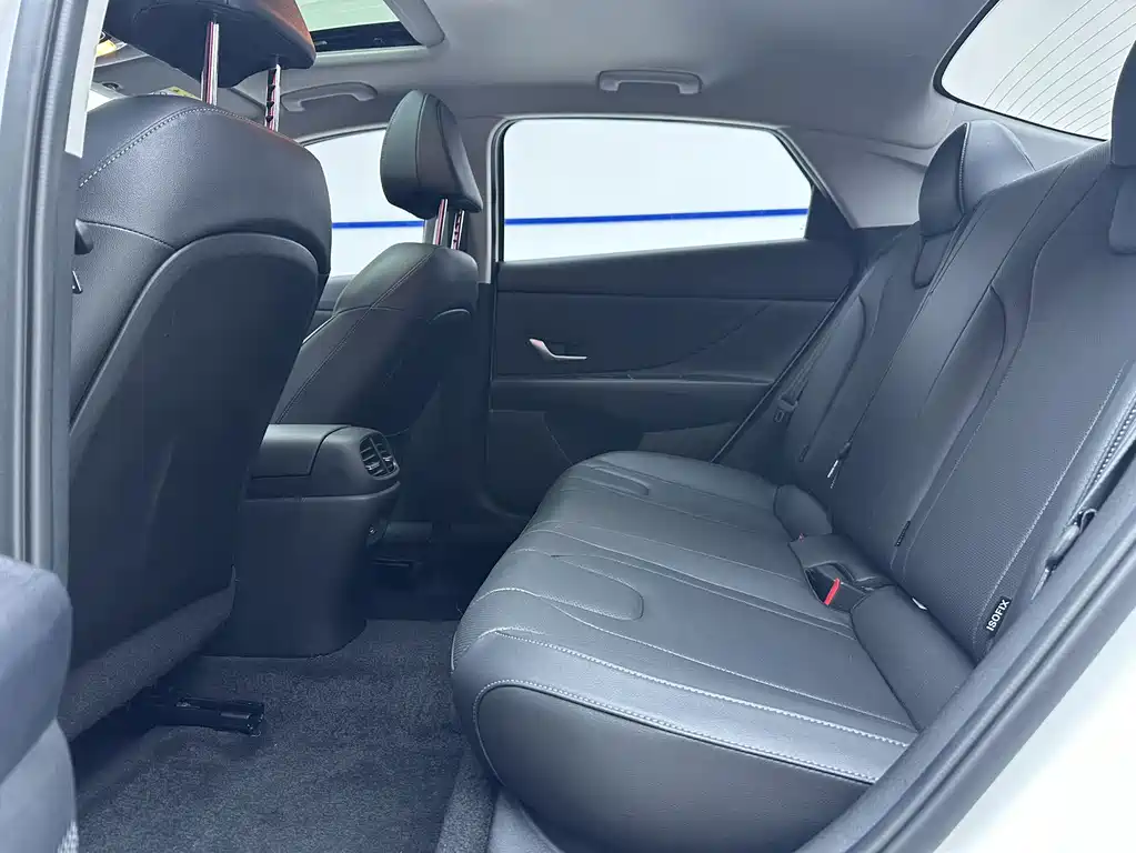 Hyundai Elantra 2022 1.5L CVT LUX Luxury