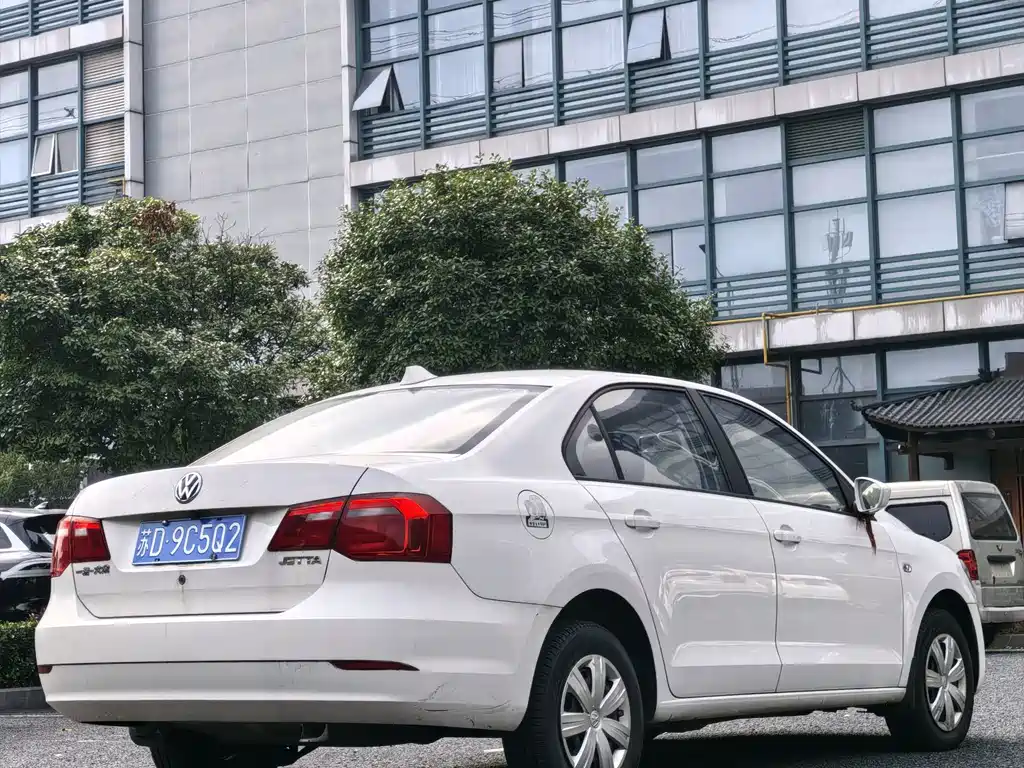 Volkswagen Jetta — миниатюра 10