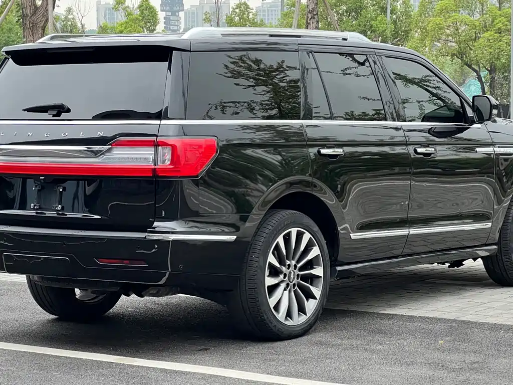 Lincoln Navigator — миниатюра 14