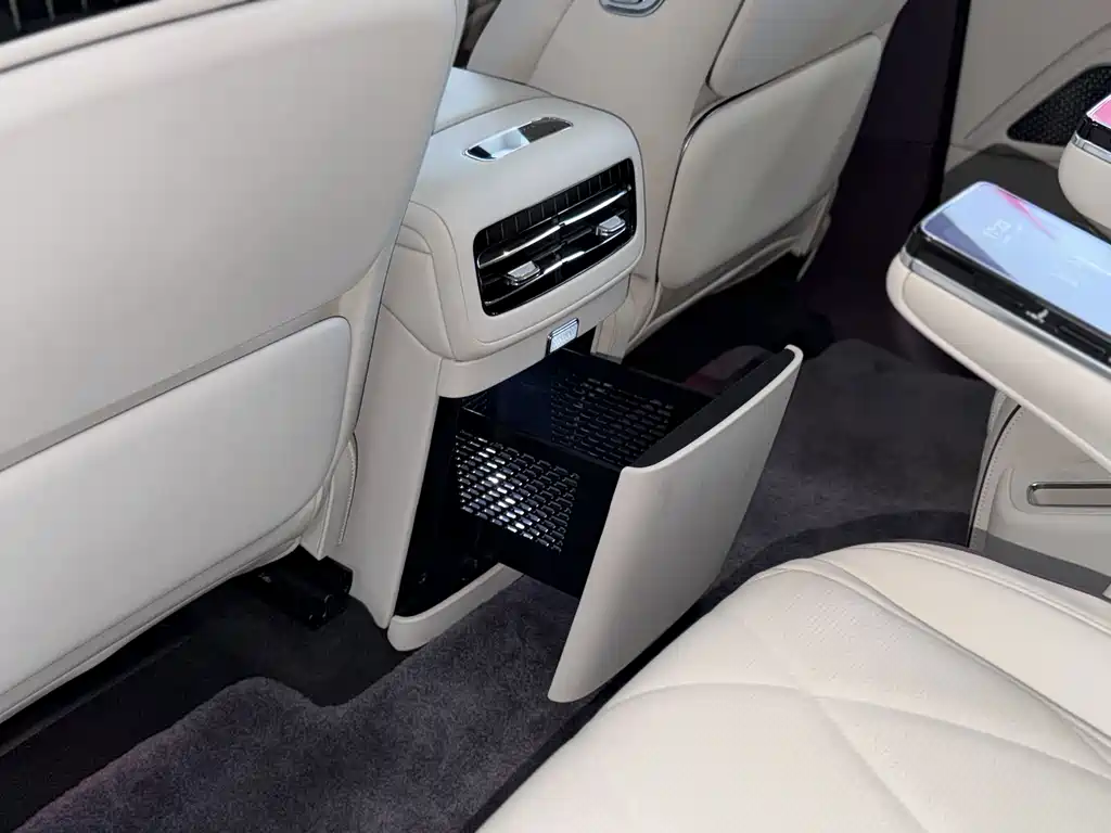 Yangwang Yangwang U8 L — миниатюра 9