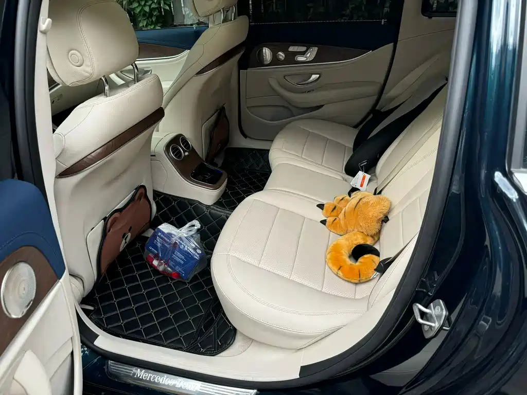 Mercedes-Benz E-Class — миниатюра 6