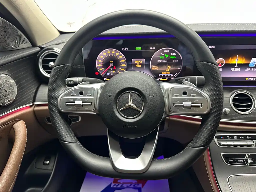 Mercedes-Benz E-Class — миниатюра 11