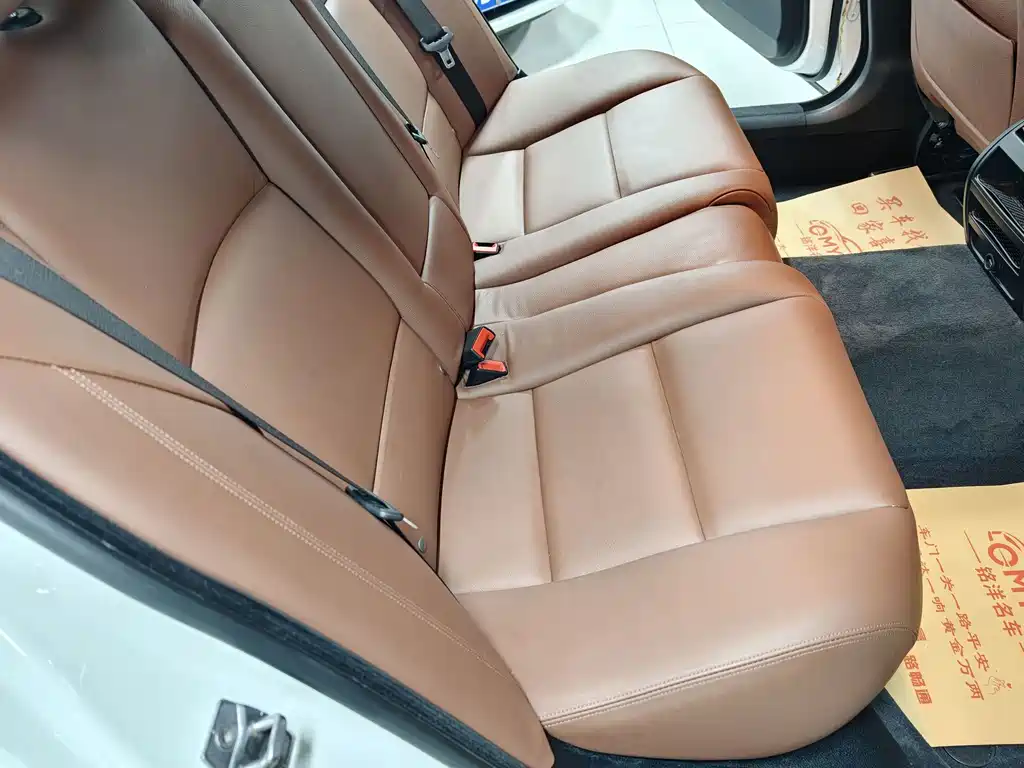 BMW 5 Series — миниатюра 10