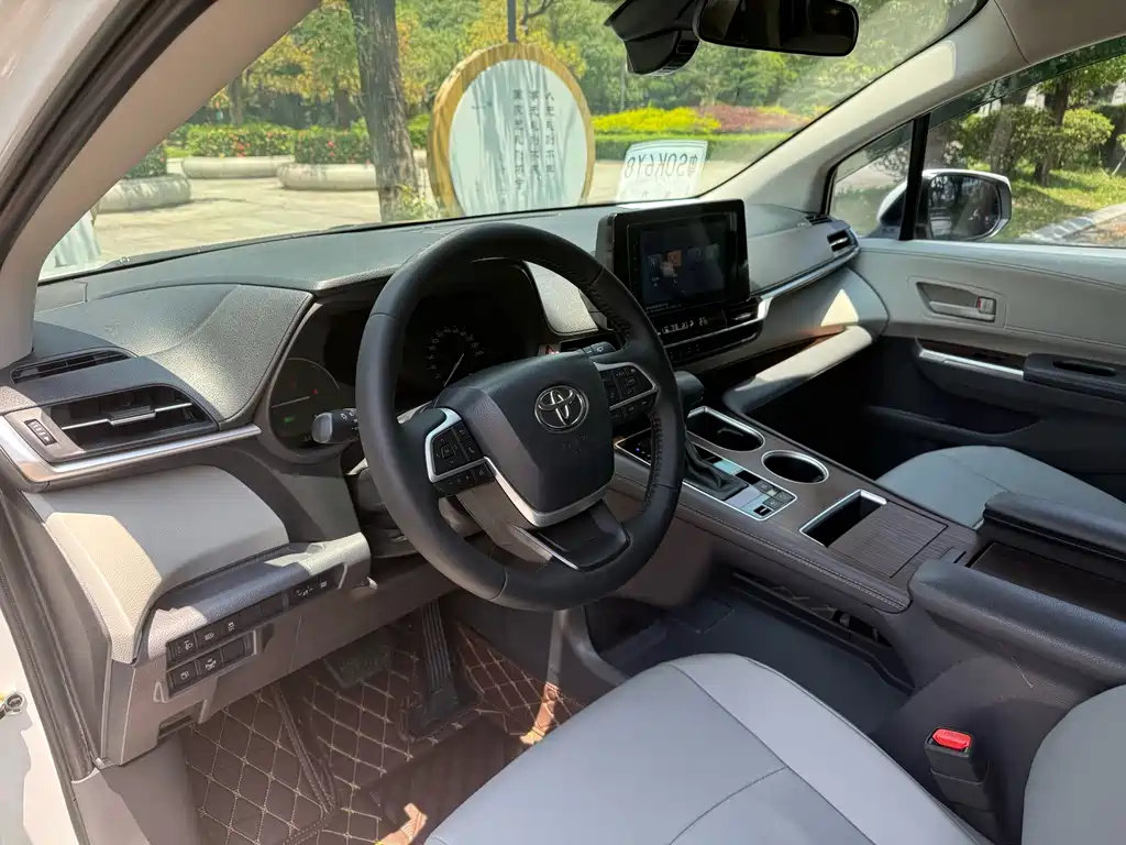 Toyota Sienna 2023 2.5L Comfort