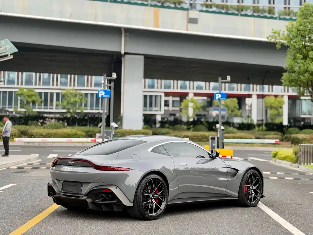 Aston Martin V8 Vantage — миниатюра 7