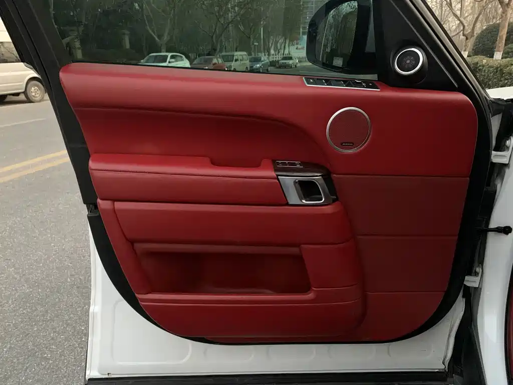 Land Rover Range Rover — миниатюра 26