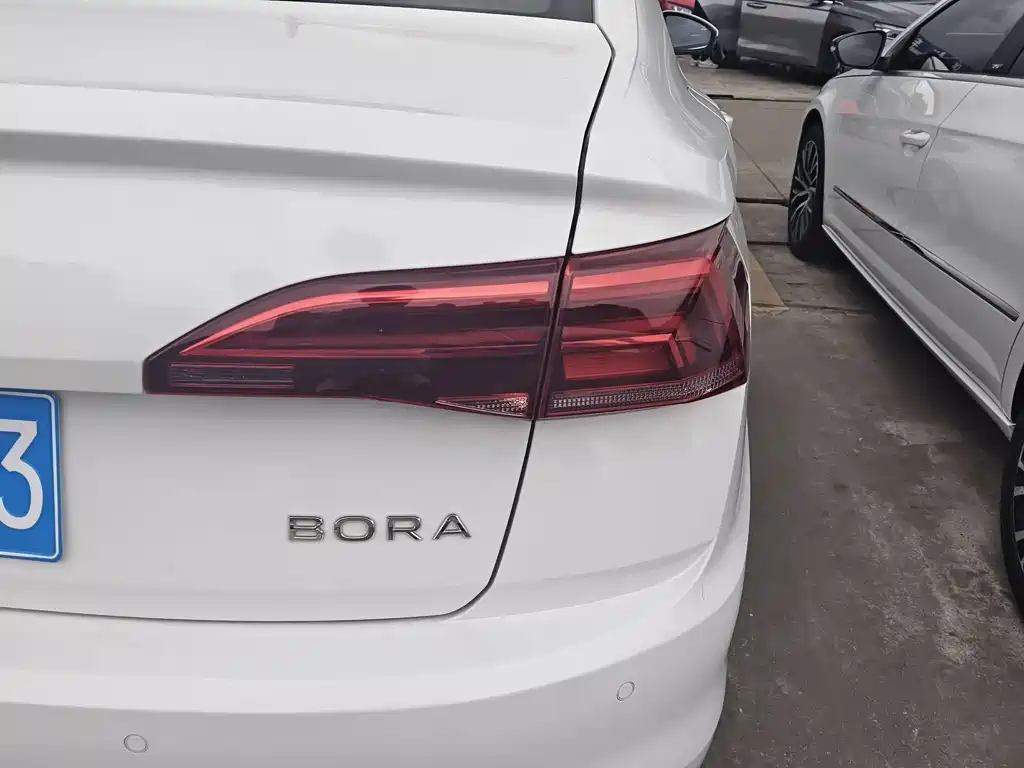 VOLKSWAGEN BORA