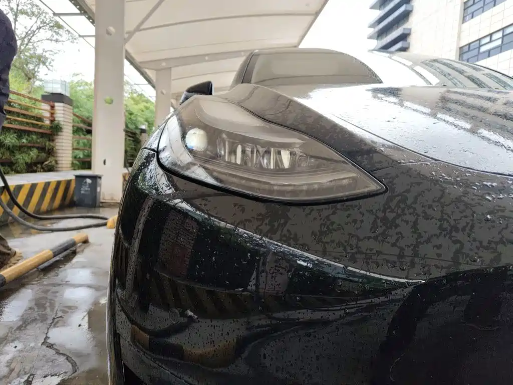 Tesla Model Y — миниатюра 7