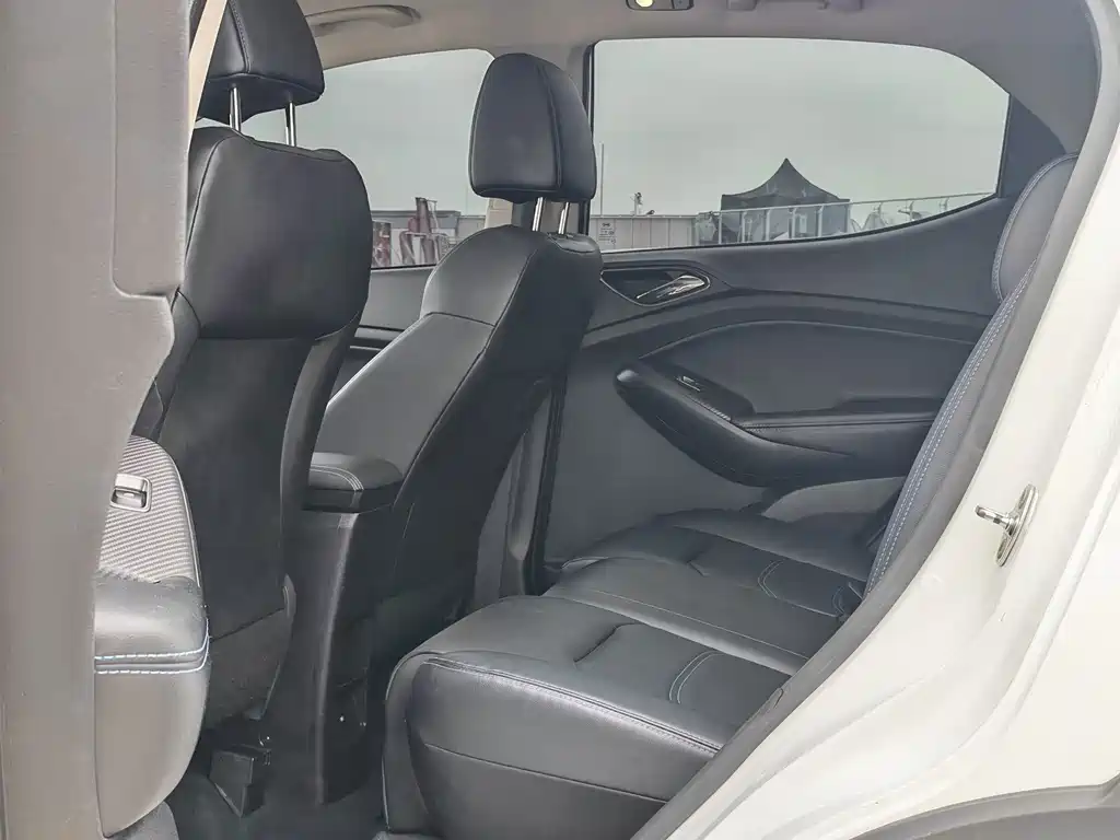 BYD Yuan EV — миниатюра 9