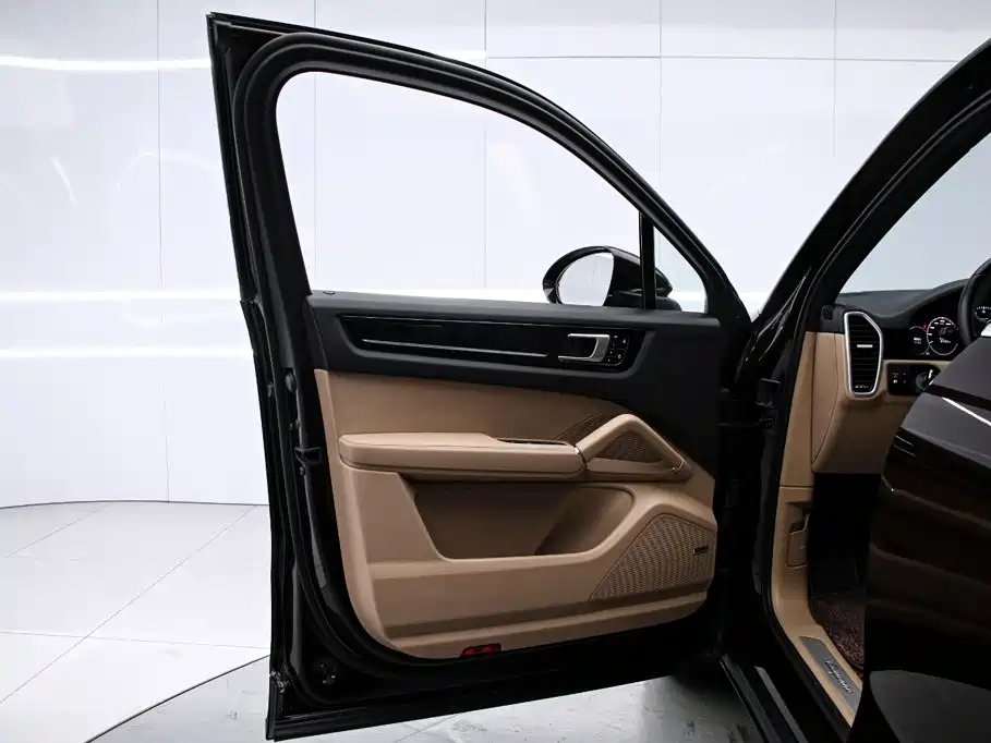 Porsche Cayenne Hybrid — миниатюра 13