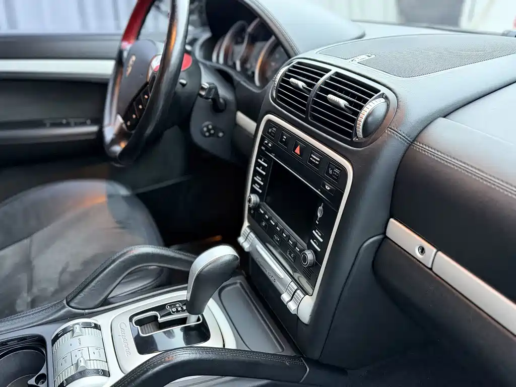 Porsche Cayenne — миниатюра 12