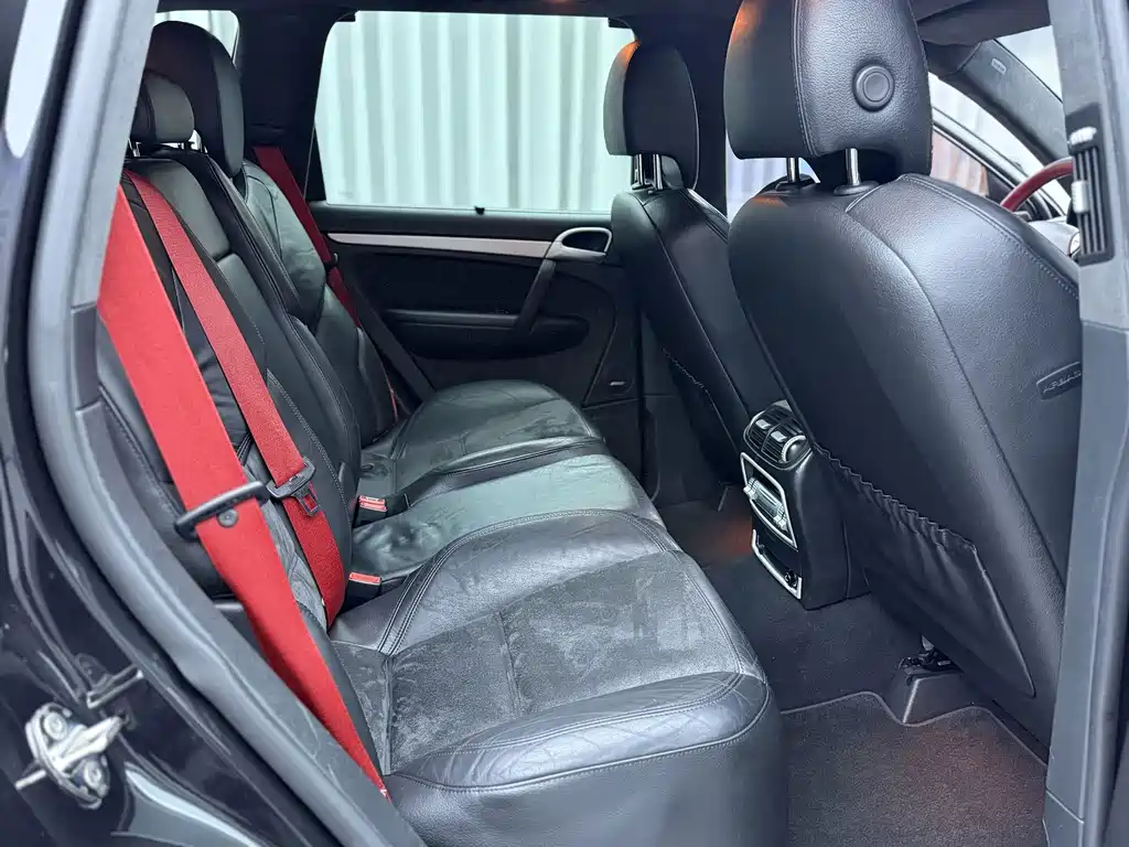 Porsche Cayenne — миниатюра 9