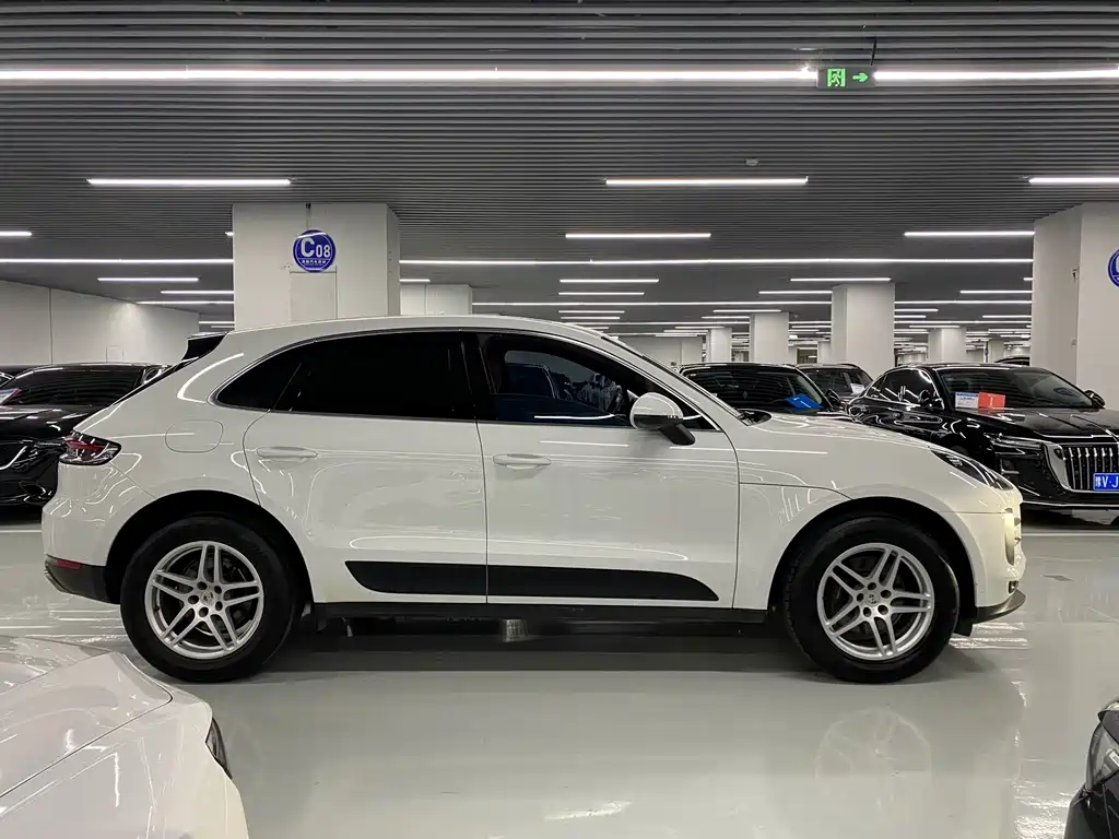 Porsche Macan — миниатюра 4