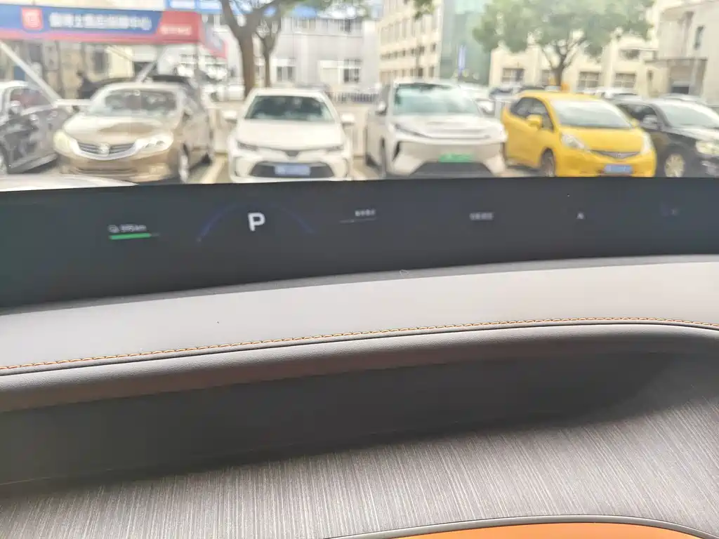 Xiaomi YU7 — миниатюра 25
