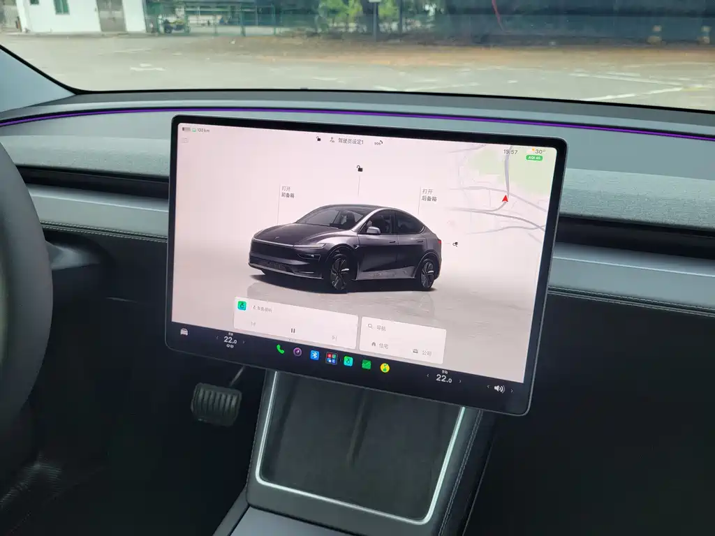 Tesla Model Y — миниатюра 15