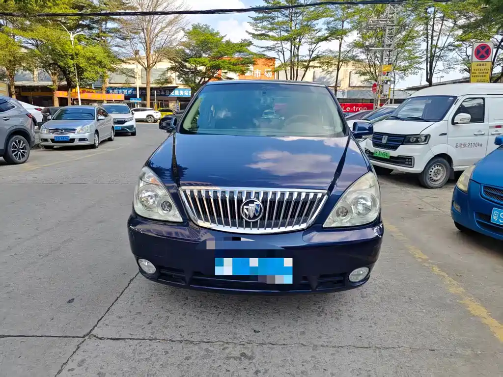 Buick GL8 — миниатюра 2