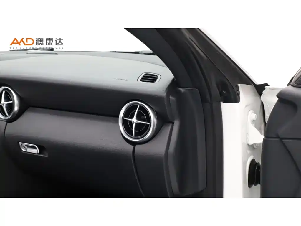 Mercedes-Benz SLC — миниатюра 9