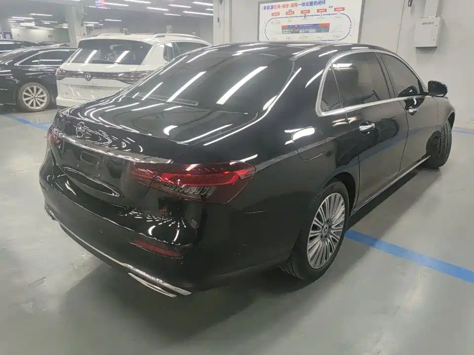 Mercedes-Benz E-Class — миниатюра 3