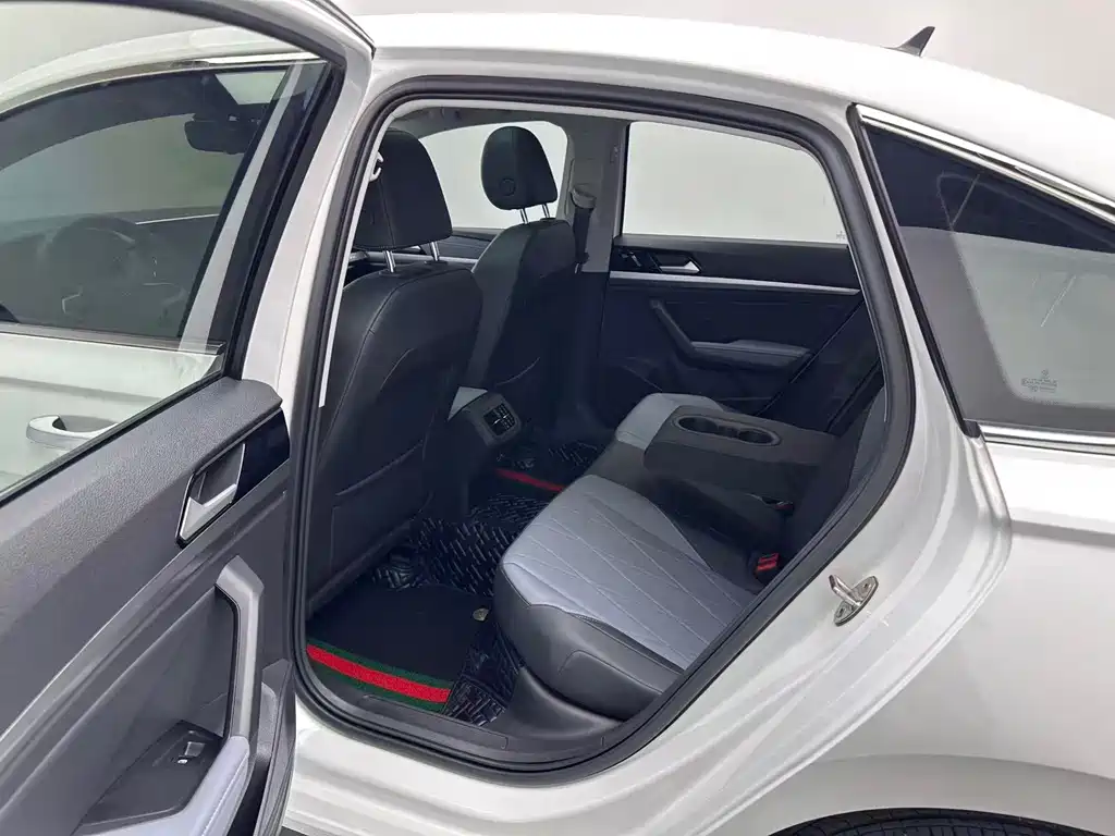 Volkswagen Lavida — миниатюра 6